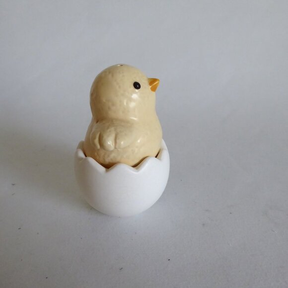 NEW HALLMARK BRAND CHICK HATCHING FROM EGG CERAMIC SALT & PEPPER SET - Picture 7 of 9